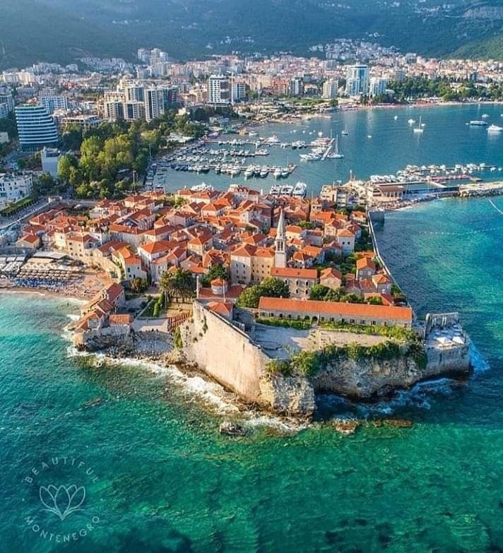 ОСТРОГ И БУДВА ЗЛАТНА ЕСЕНСКА КОМБИНАЦИЈА