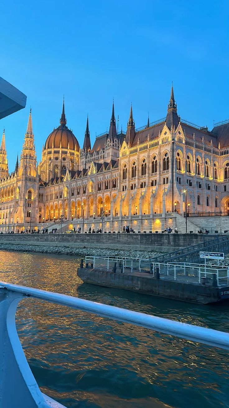 БУДИМПЕШТА ЗА ВЕЛИГДЕН